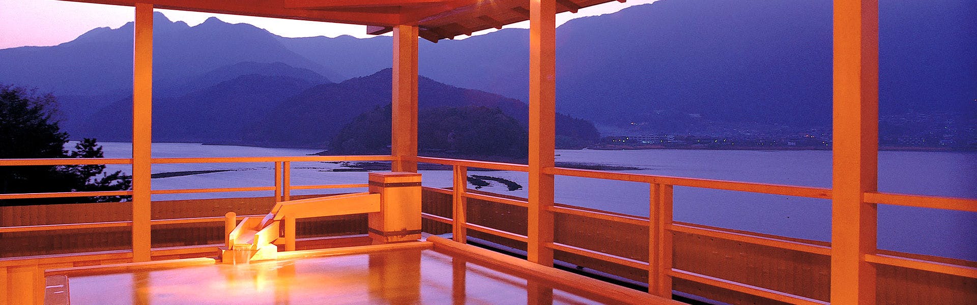 觀景露天浴池「湖（Umi）的湯」