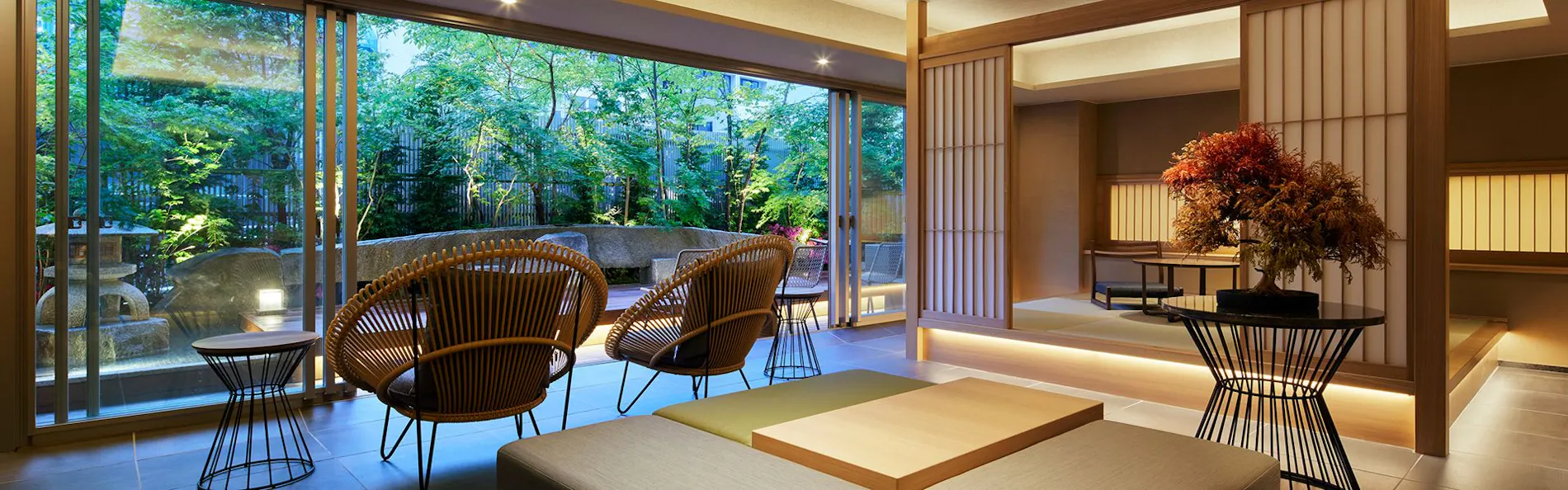 庭のホテル 東京