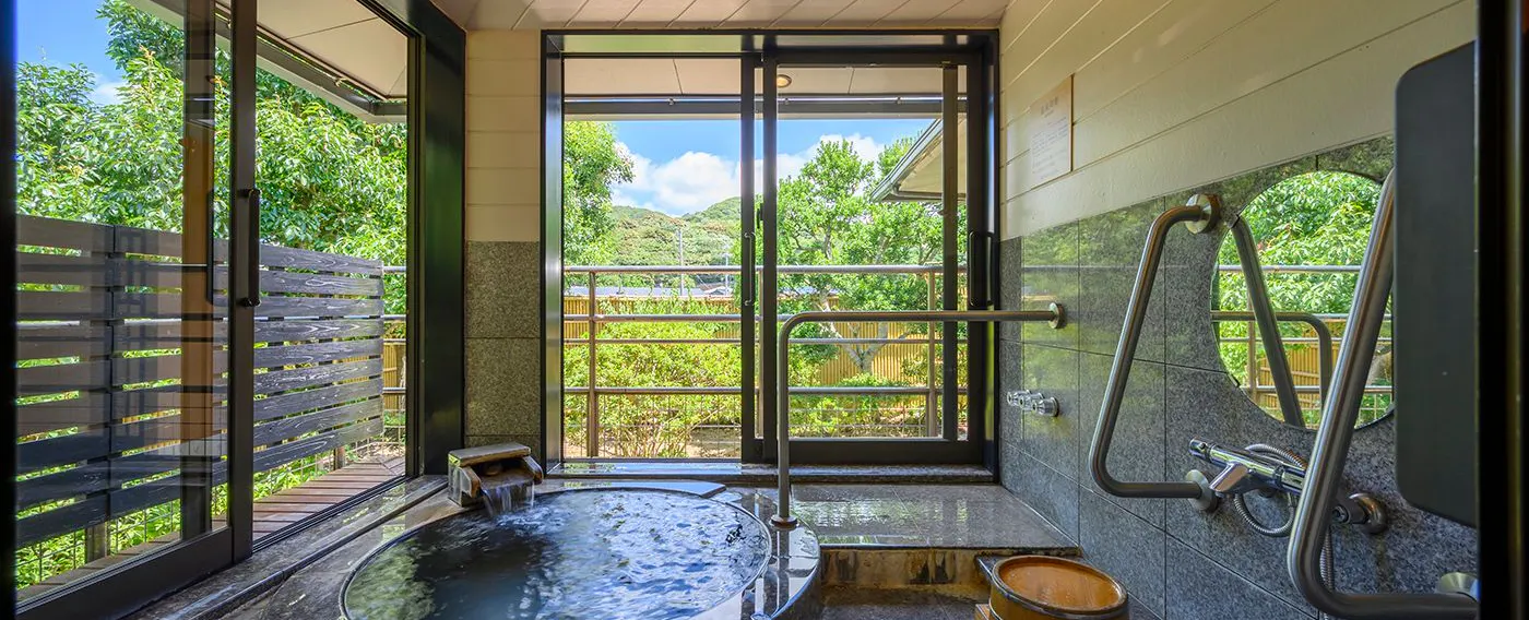 クラブエリア 温泉付離れ 臥龍梅(客室風呂)