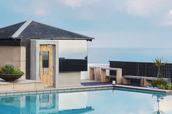 สระว่ายน้ำ