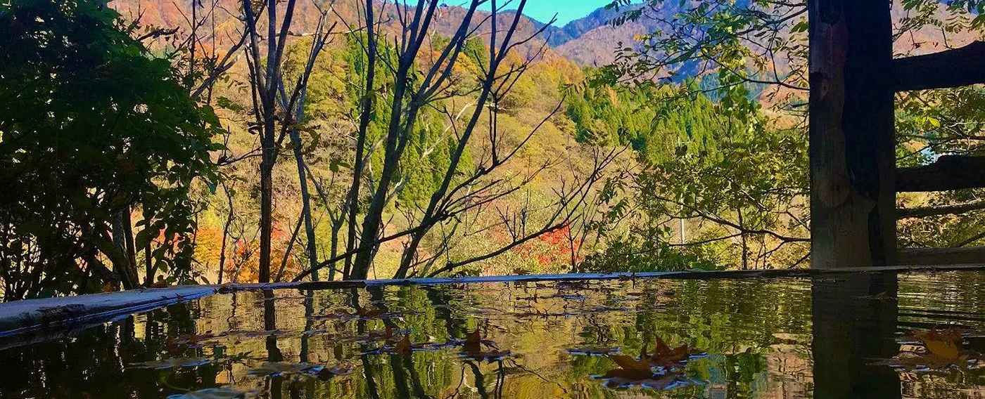 น้ำพุร้อนและอ่างอาบน้ำ