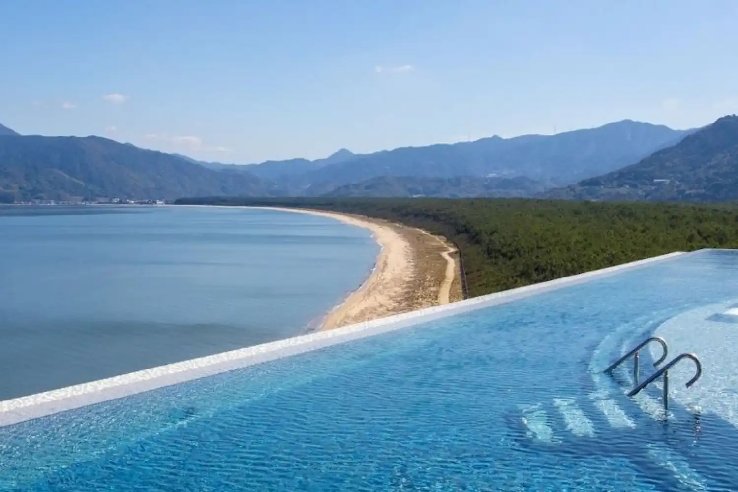 สระว่ายน้ำ