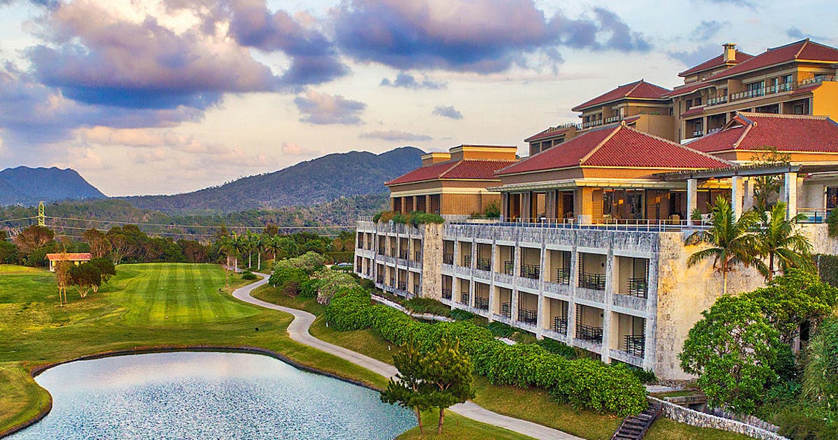 【ザ・リッツ・カールトン沖縄】の空室状況を確認する