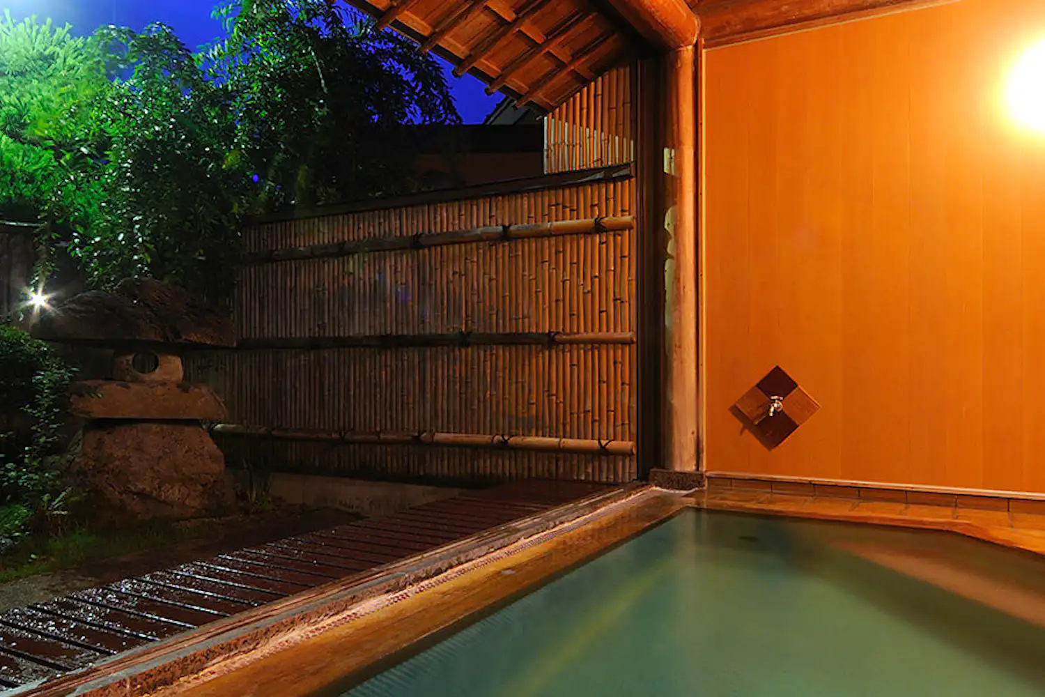 มิจิโนะคุเท "ฮานะ คาซาริ"