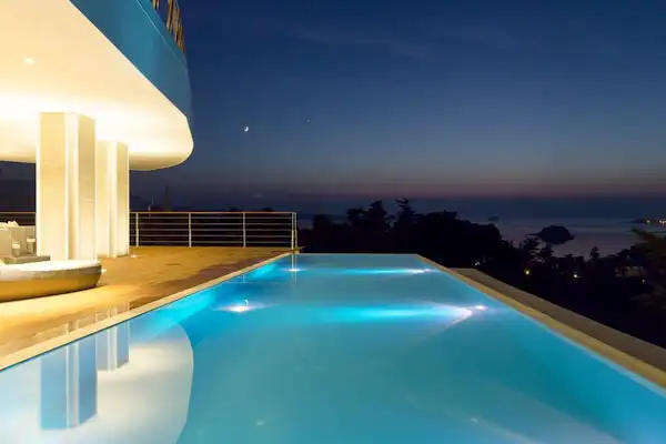 สระว่ายน้ำ