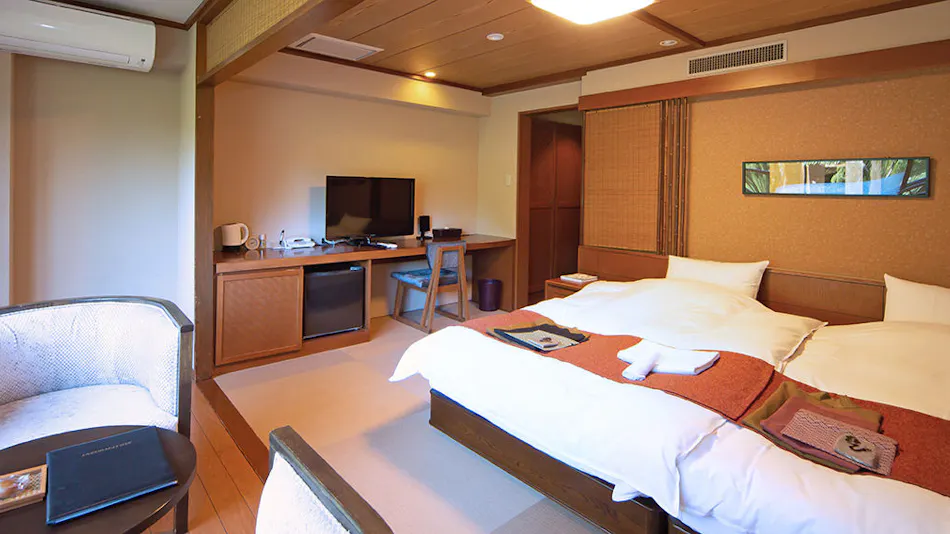 Hakone Nanase (Formerly Manatei Hakone)