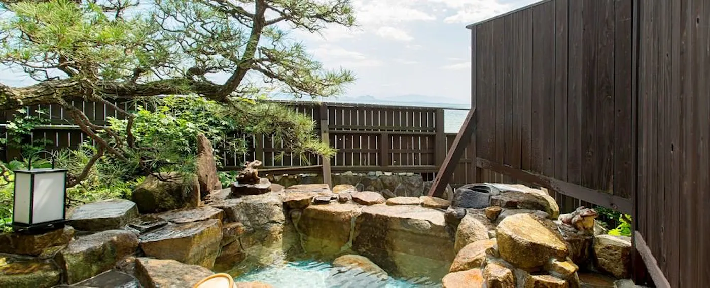 น้ำพุร้อนและอ่างอาบน้ำ