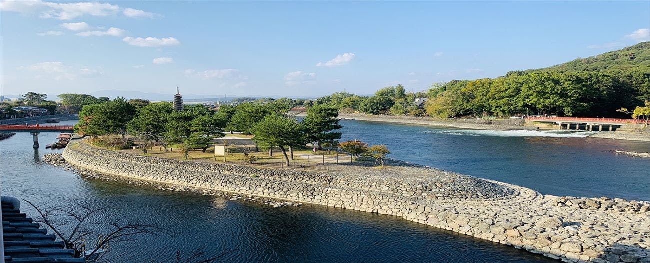 Nikmati aliran indah Sungai Uji sambil bersantai. ※Contoh pemandangan dari kamar.