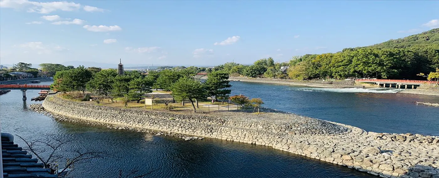 Nikmati aliran indah Sungai Uji sambil bersantai. ※Contoh pemandangan dari kamar.