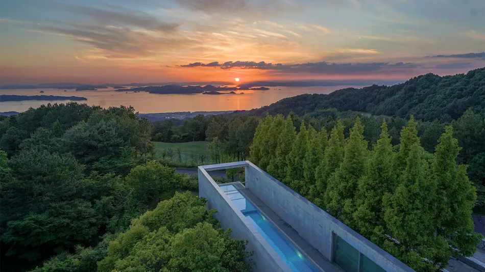 SETOUCHI RETREAT AONAGI by Onko Chishin