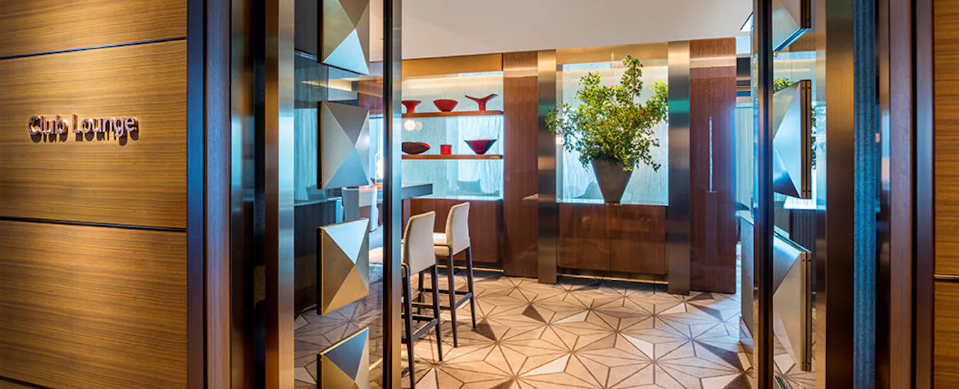 ทางเข้าเลานจ์คลับ