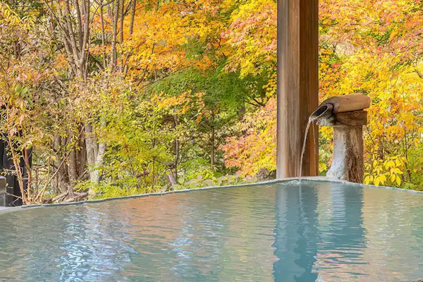 Kolam mandi air panas peribadi