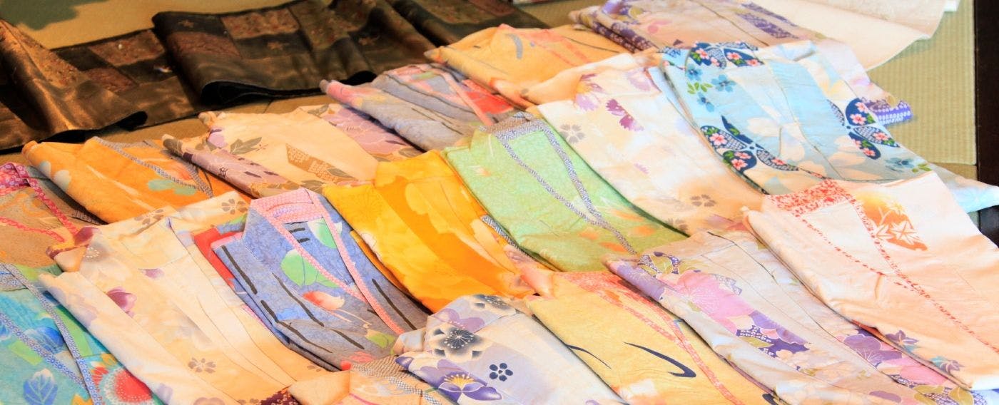 ชุดยูกาตะสีสันให้เลือกหลากหลาย