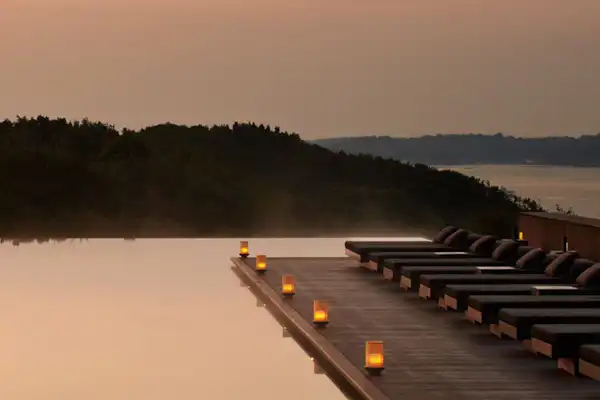 สระว่ายน้ำ