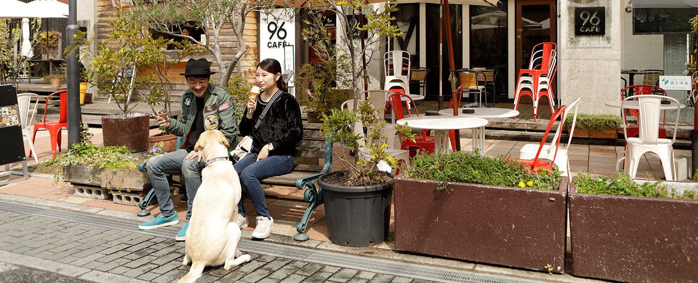 【96 Cafe】Kafe di Kurokabe Square juga membenarkan pengunjung membawa anjing peliharaan.
