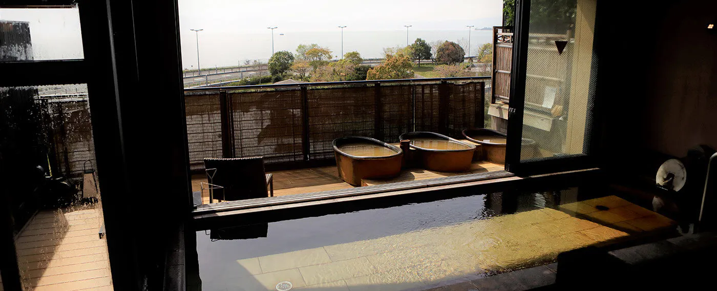 【Mata air panas Kodakara】Ketika seorang anak lelaki dilahirkan kepada Toyotomi Hideyoshi, mata air panas ini menjadi terkenal kerana dipercayai dapat membawa keberuntungan untuk mendapatkan anak.