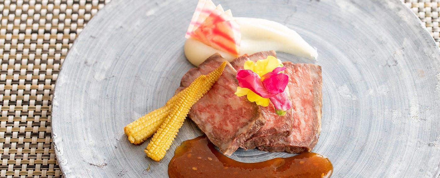 G強肴 돗토리 와규 오레인 55, 은은한 훈제 향, 곁들인 채소