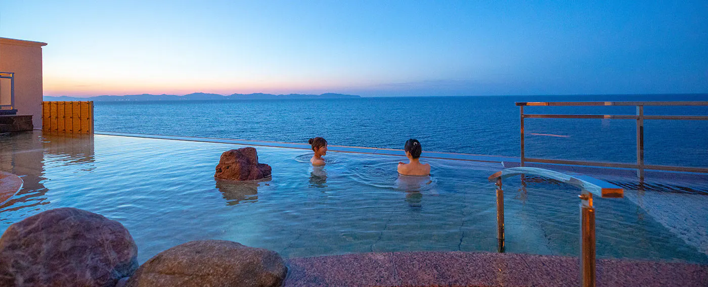 인피니티 하늘 노천탕 - 하늘과 바다, 그리고 욕조가 하나로 어우러지는 곳.