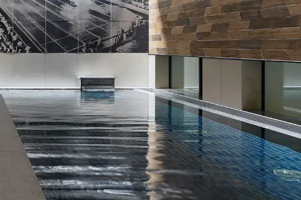 สระว่ายน้ำ