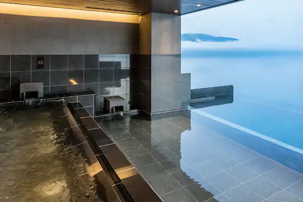 Phòng tắm công cộng