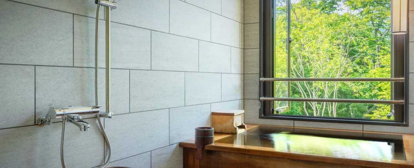 源泉掛け流しの浴室