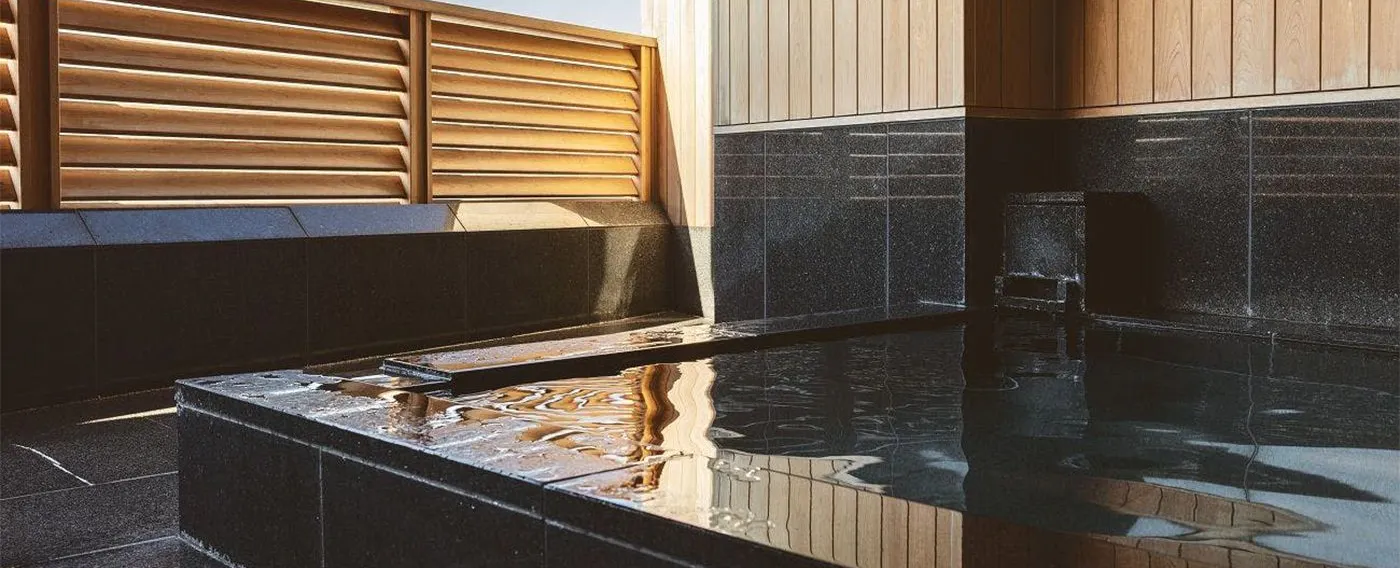 ออนเซ็นกลางแจ้งส่วนตัวแบบกึ่งกลางแจ้ง