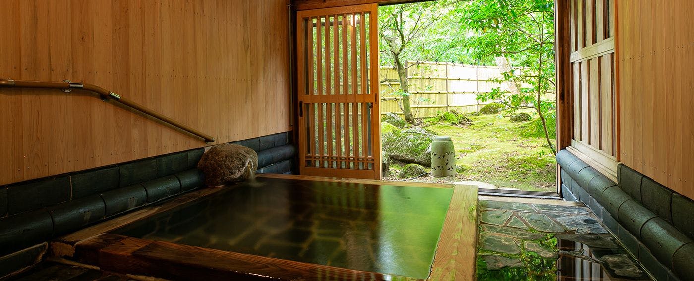 静かな森と文化財離れの宿　環翠楼