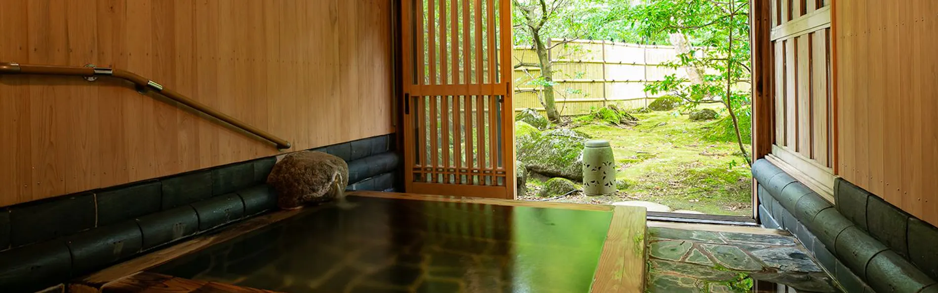 静かな森と文化財離れの宿 環翠楼