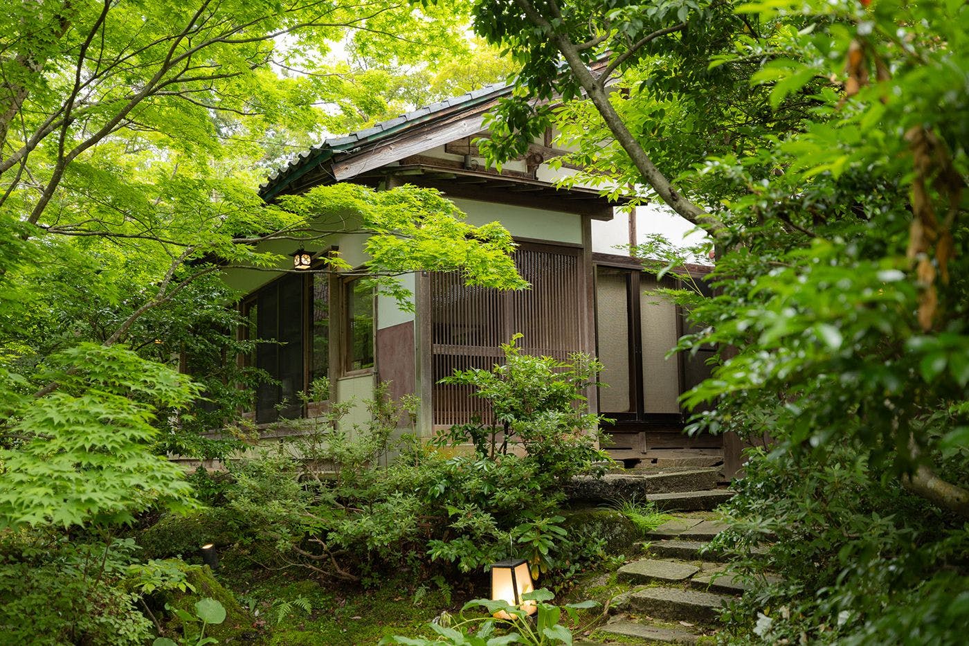 静かな森と文化財離れの宿　環翠楼