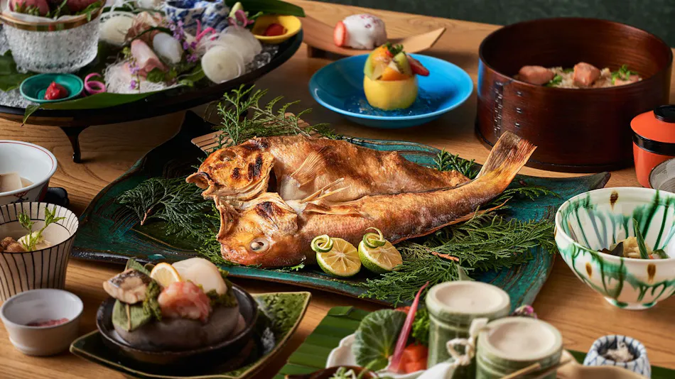 Wakasa Kajitsu: An Inn to Enjoy the Sea, Cuisine, and Culture of Miketsukuni Wakasa