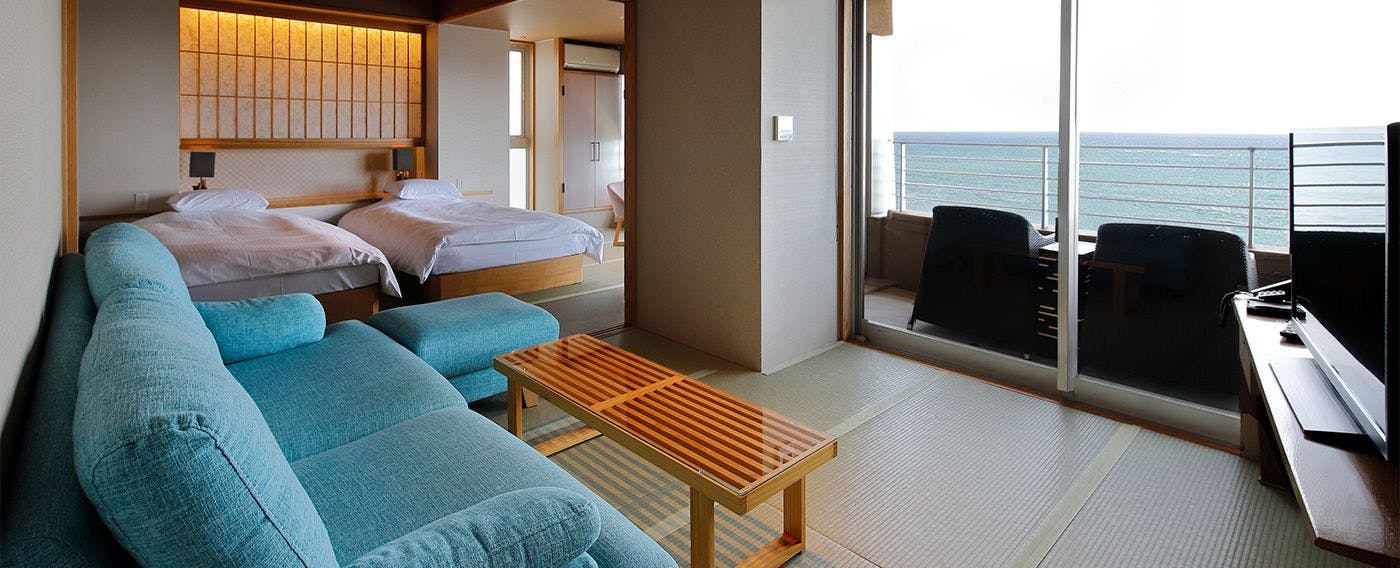 空もよう様のお部屋 Compact Living】Opening the entrance to instantly reveal an