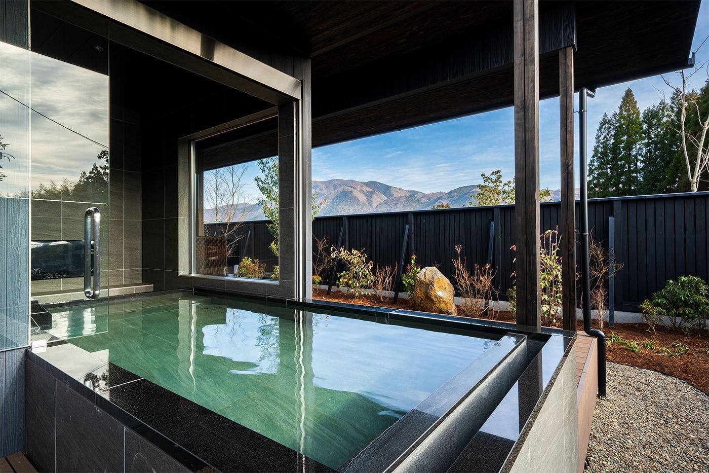 Pemandian semi terbuka