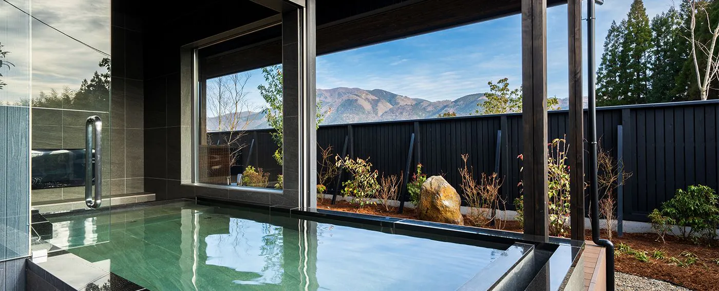 Pemandian semi terbuka