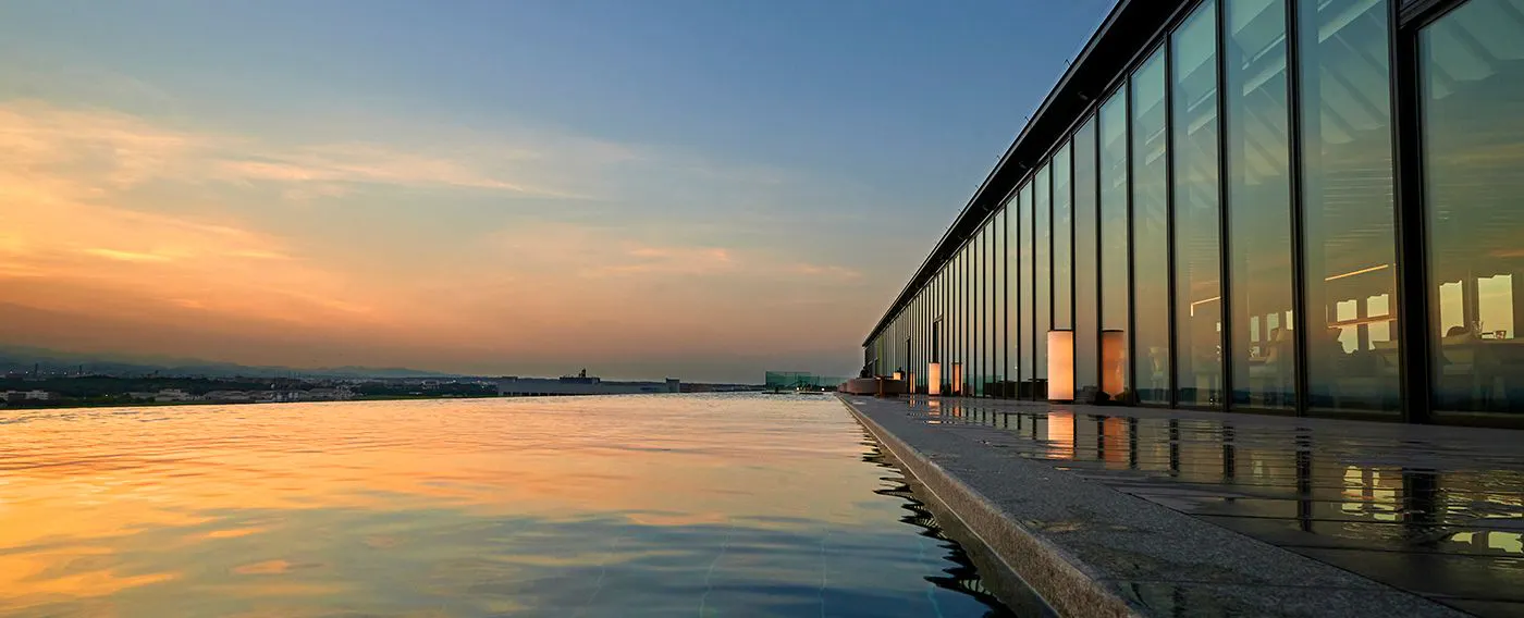 สระว่ายน้ำ