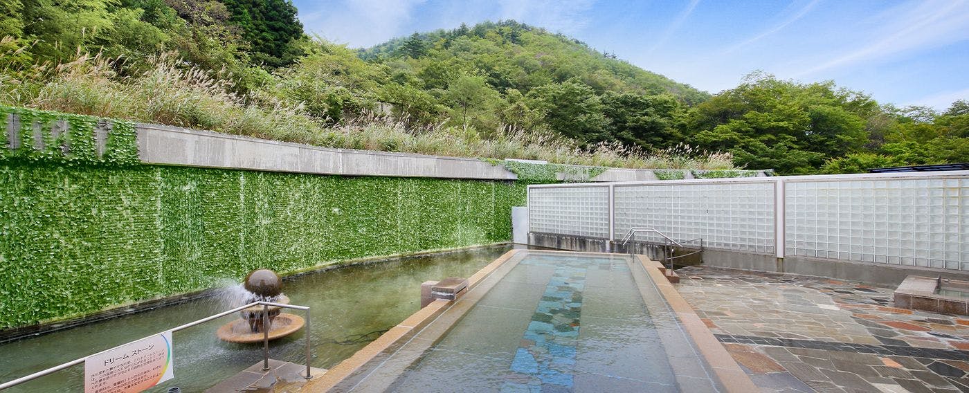 ออนเซ็นกลางแจ้ง