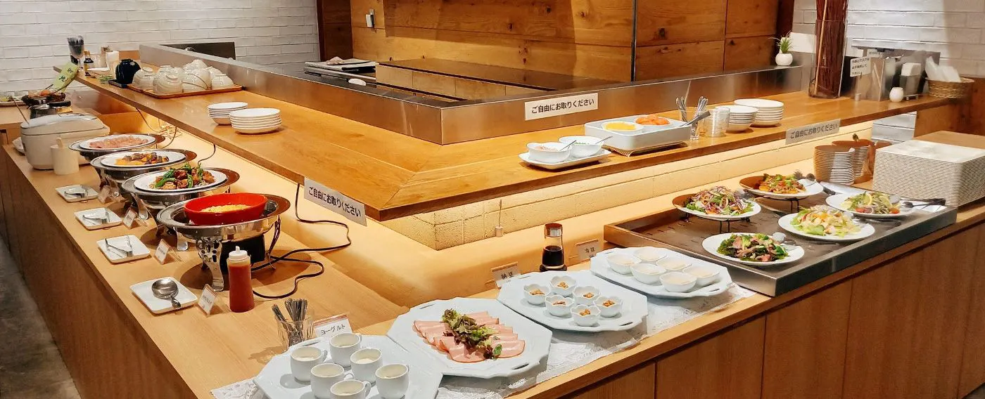 셰프가 정성껏 준비한 아침 뷔페