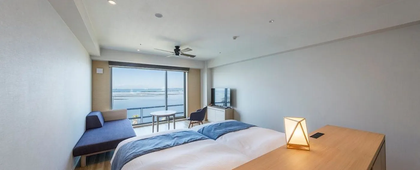 ห้องรีสอร์ท ห้องพักสำหรับสามท่าน (พื้นไม้)