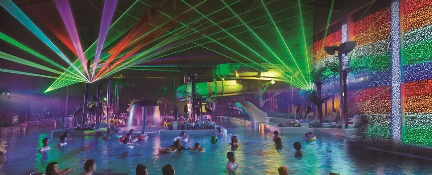 สระว่ายน้ำ