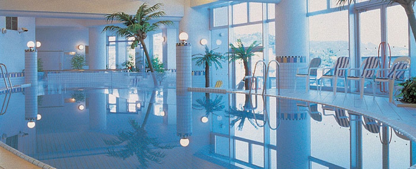 สระว่ายน้ำในร่ม