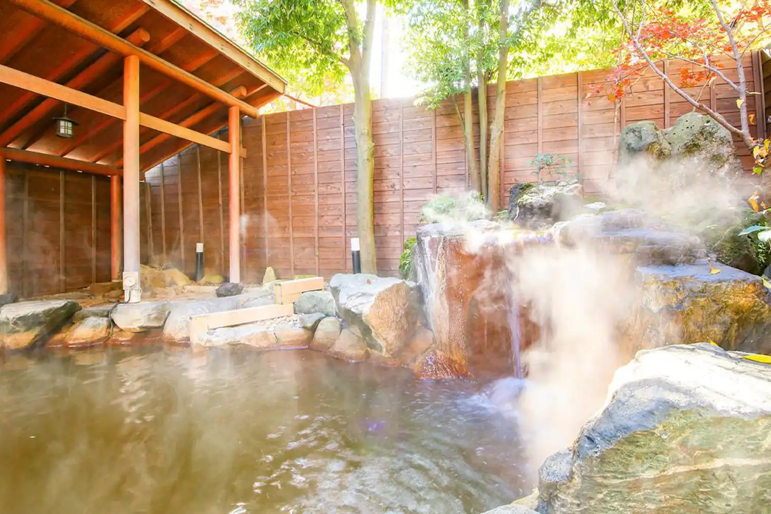 บ่อน้ำพุร้อนกลางแจ้ง