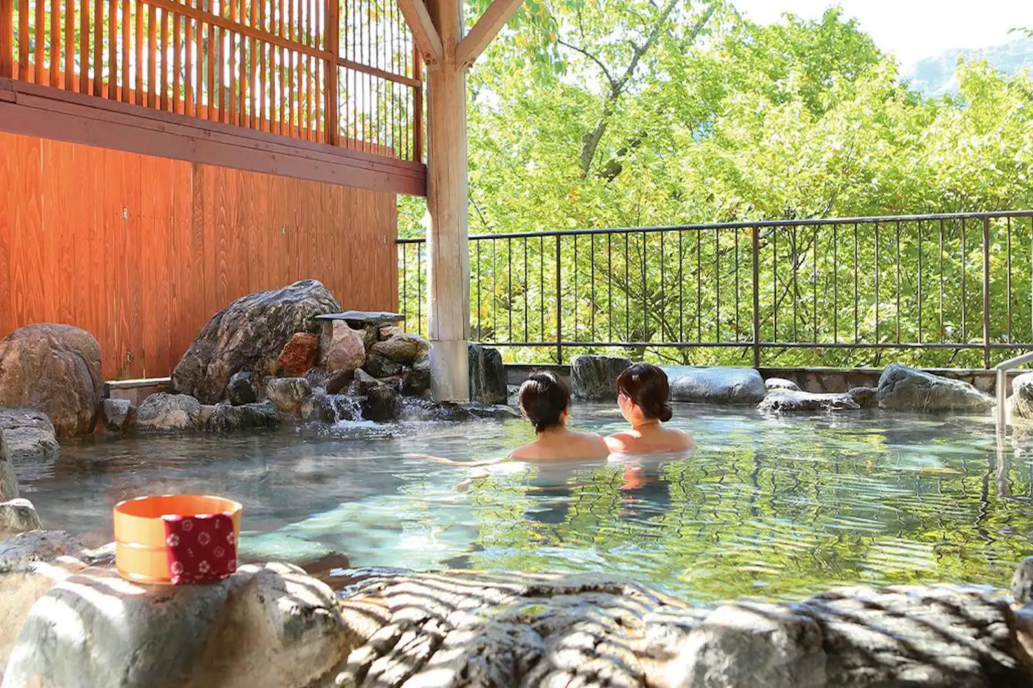 บ่อน้ำพุร้อนกลางแจ้ง