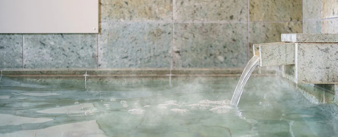 น้ำพุร้อนธรรมชาติ