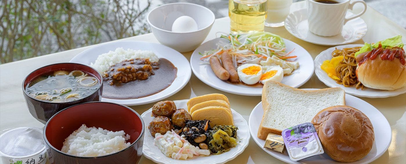 บุฟเฟ่ต์อาหารว่างแบบญี่ปุ่นและตะวันตก