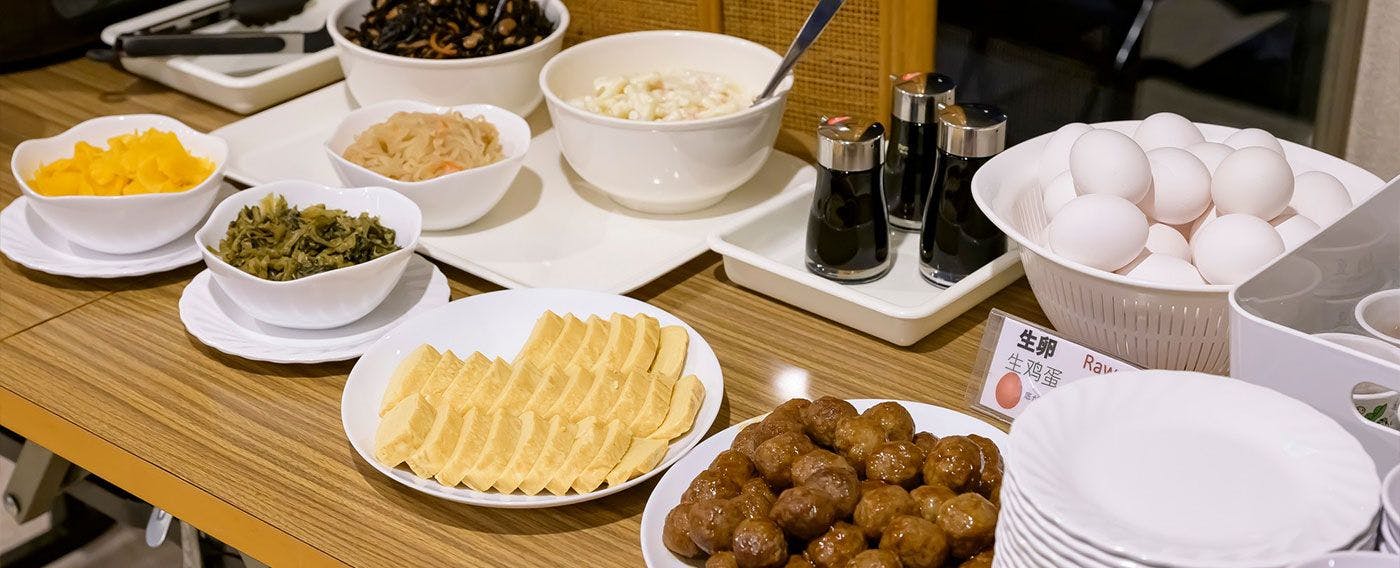 บุฟเฟ่ต์อาหารว่างแบบญี่ปุ่นและตะวันตก