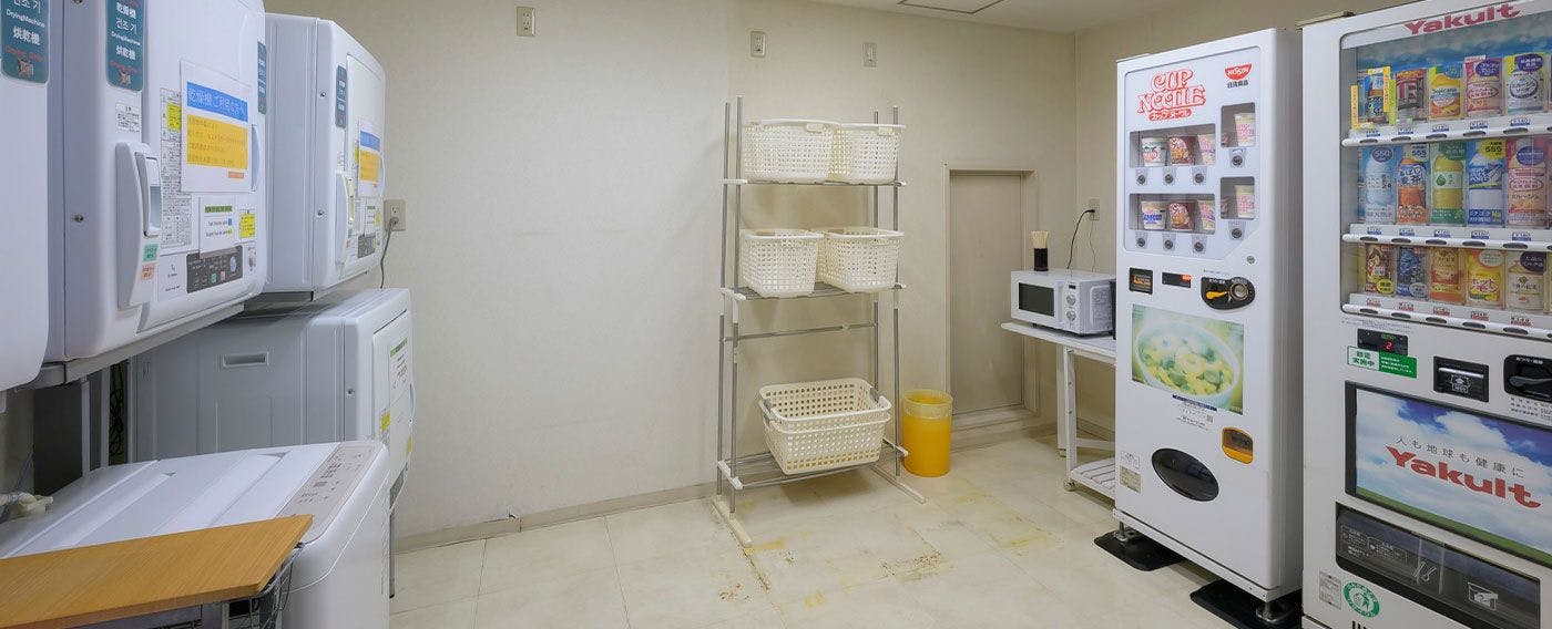 เครื่องซักผ้าแบบหยอดเหรียญ  
ตู้จำหน่ายสินค้าอัตโนมัติ