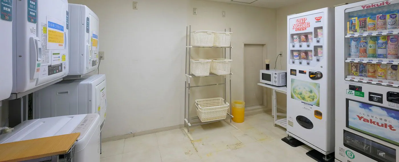 เครื่องซักผ้าแบบหยอดเหรียญ
ตู้จำหน่ายสินค้าอัตโนมัติ