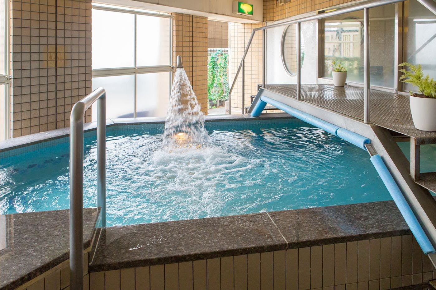 สระว่ายน้ำ