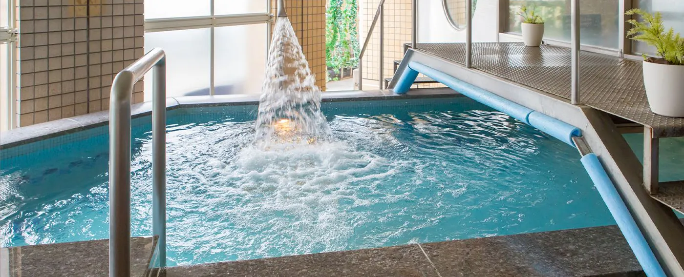 สระว่ายน้ำ