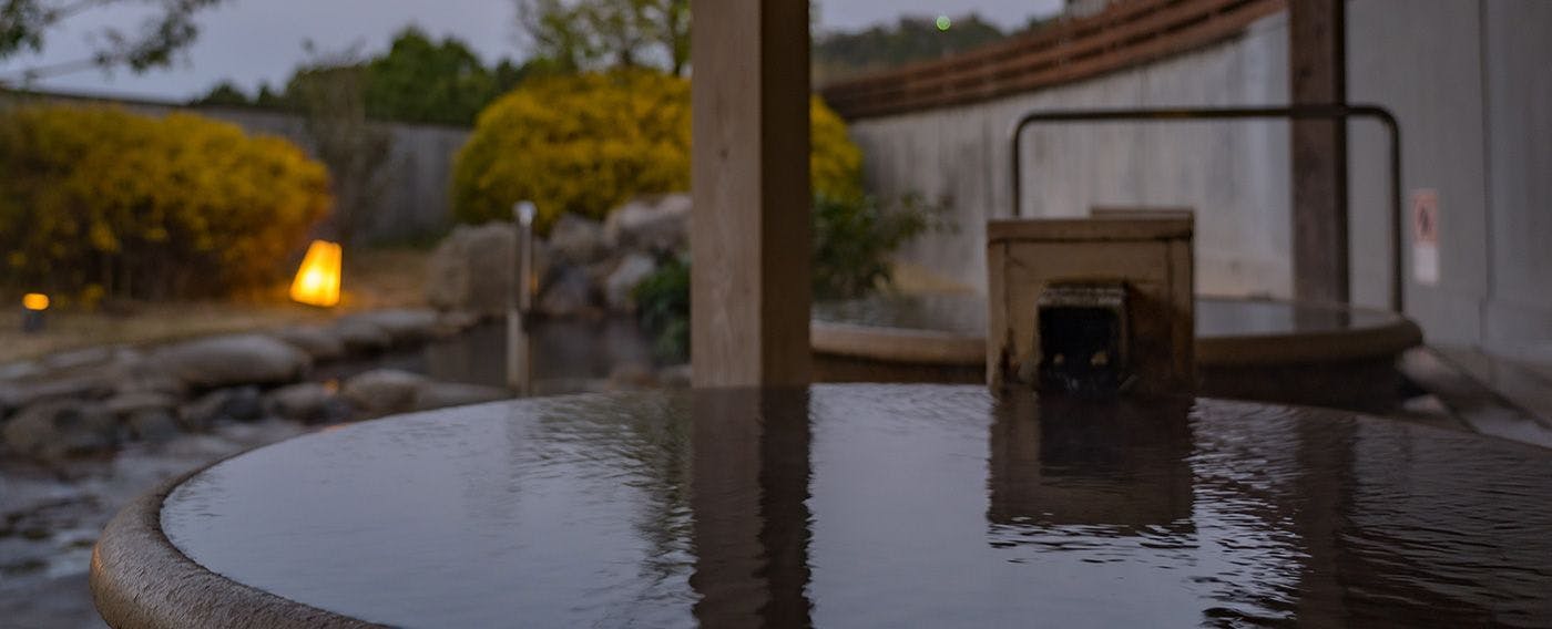 น้ำพุร้อนธรรมชาติ