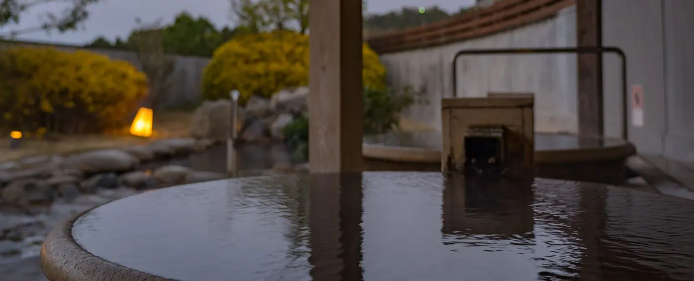 น้ำพุร้อนธรรมชาติ